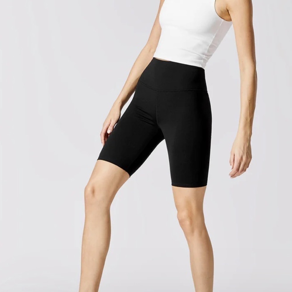Carbon38 High Rise Biker Shorts in Cloud Compression Black sz S